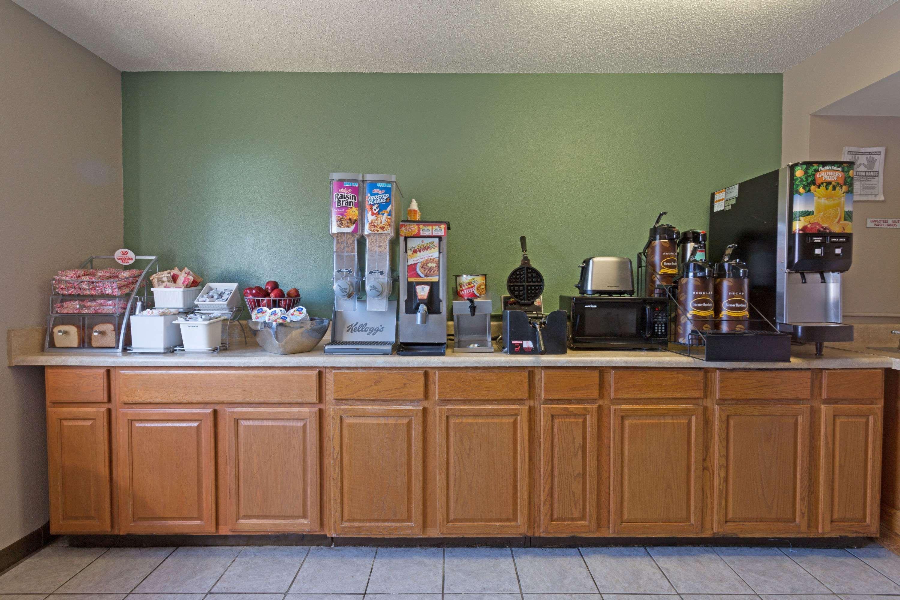 Super 8 By Wyndham Richmond Midlothian Turnpike Hotel Buitenkant foto