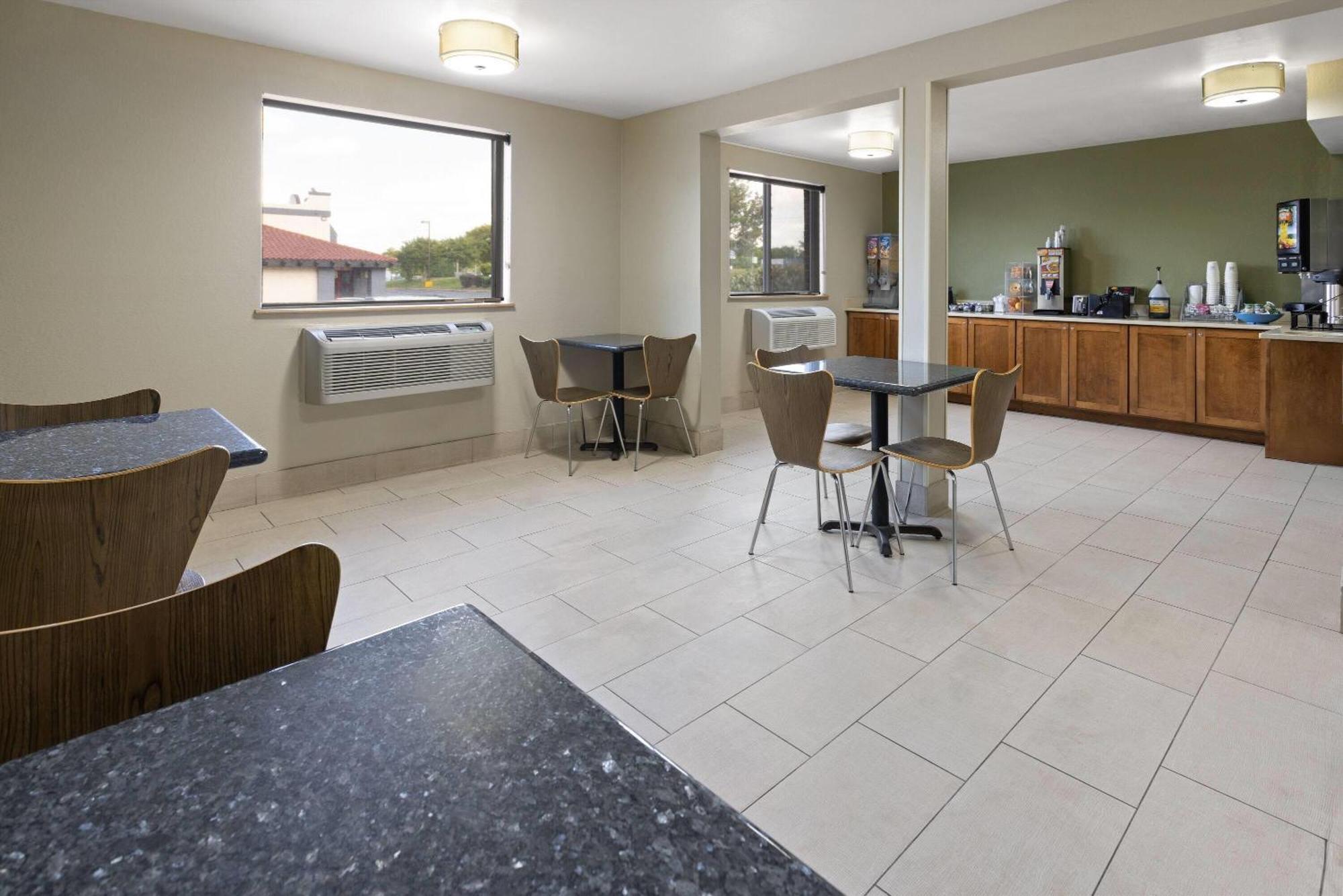 Super 8 By Wyndham Richmond Midlothian Turnpike Hotel Buitenkant foto